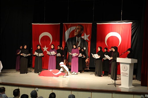 18 Mart Şehitleri Anma Günü ve Çanakkale Zaferi'nin 108. Yıl Dönümü Münasebetiyle Kültür Merkezi'nde Program Düzenlendi